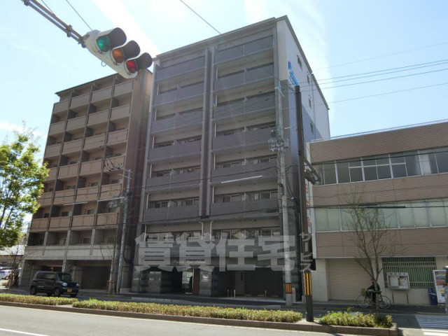 【京都市下京区七条御所ノ内中町のマンションの建物外観】