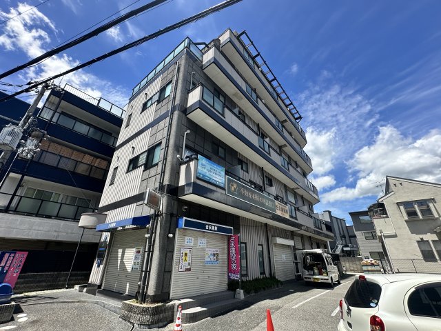 川西市多田桜木のマンションの建物外観