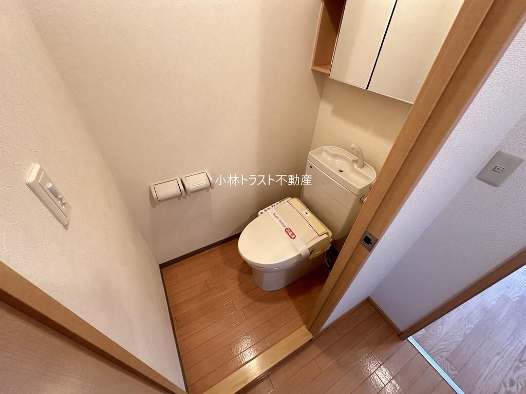 トイレ　温水洗浄暖房便座