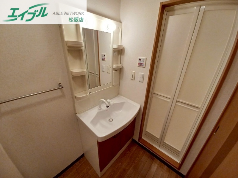 洗面設備　同物件別室反転写真