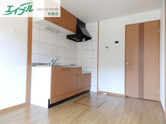 居室・リビング　同物件別室反転写真