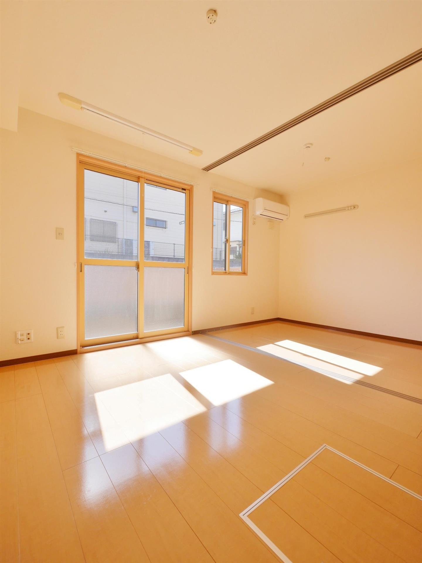 居室・リビング　【同仕様写真】