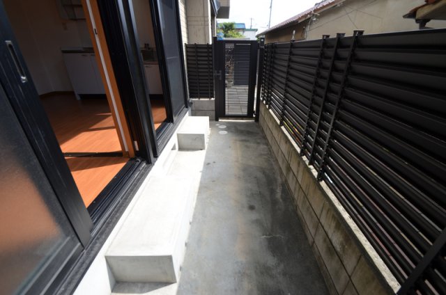 バルコニー　風通しがいいので洗濯が楽になります