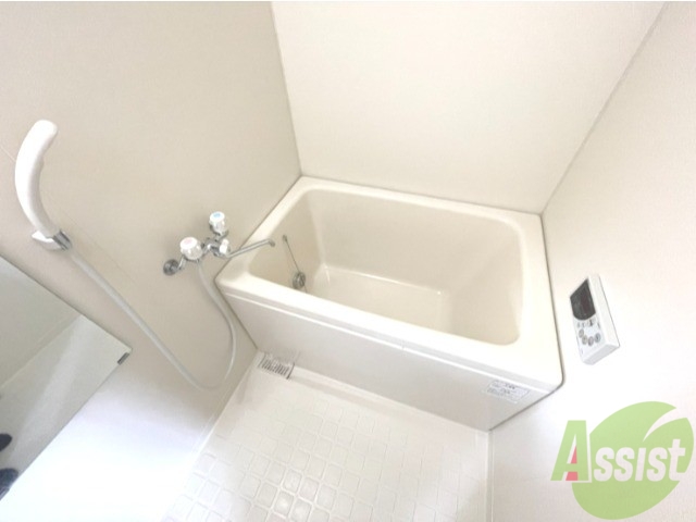 バス・シャワールーム　追い焚き機能が付いているのでいつでも温かいお風呂に入れますよ