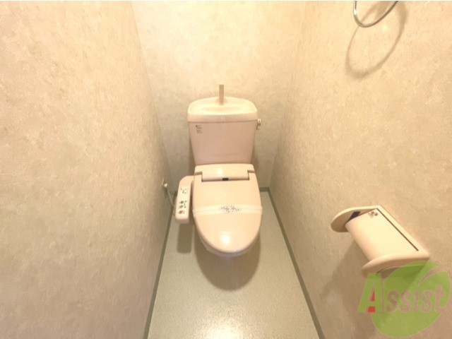 トイレ　嬉しいウォシュレット機能付きです。シャワートイレは便利ですね