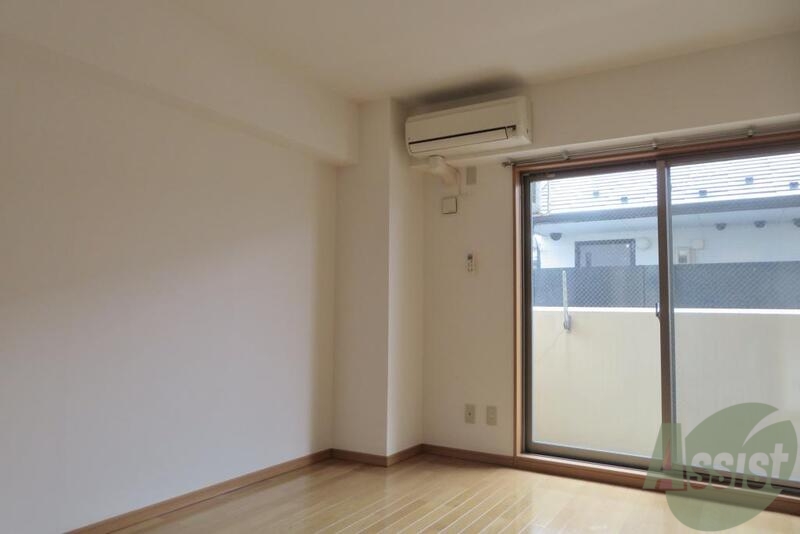 居室・リビング　大きな窓から入る日差しが温かなお部屋です。