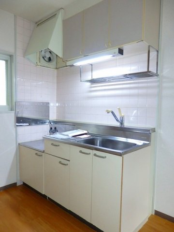 キッチン　コンパクトなキッチンで掃除もラクラク