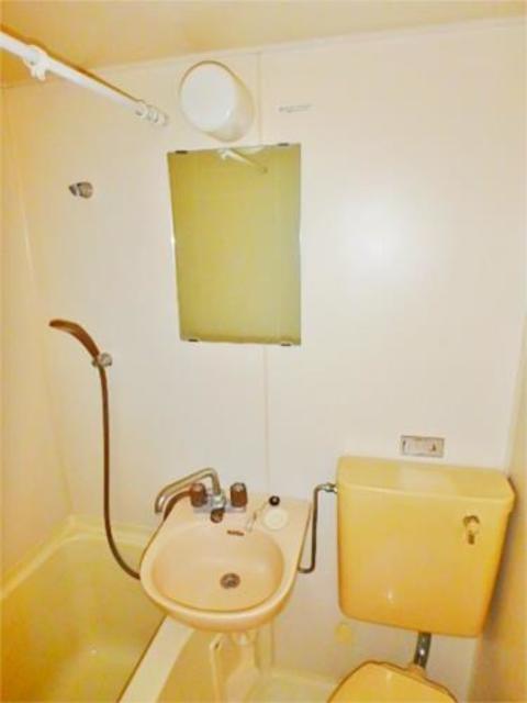 洗面設備　洗面台に鏡有りあます