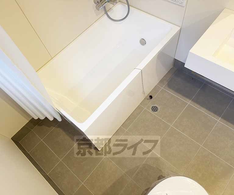 バス・シャワールーム　きれいなバスルームです・