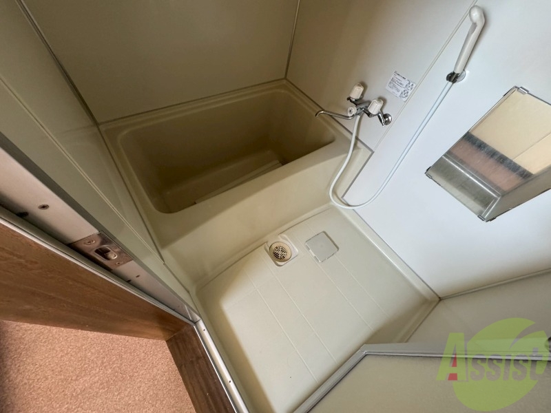 バス・シャワールーム　ユニットバスです。疲れを癒すのに欠かせませんね！