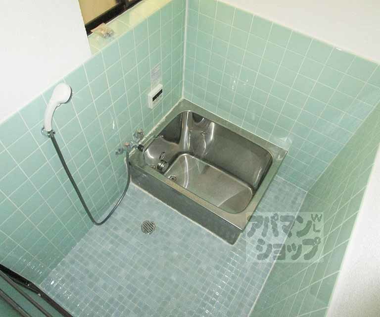 バス・シャワールーム　室内の写真です。