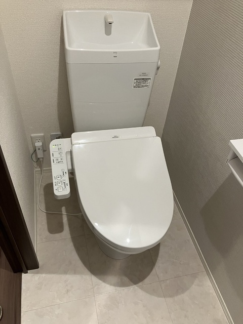 トイレ　３０１　温水洗浄暖房便座トイレ
