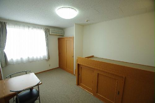 居室・リビング　テーブルは折りたたみができます