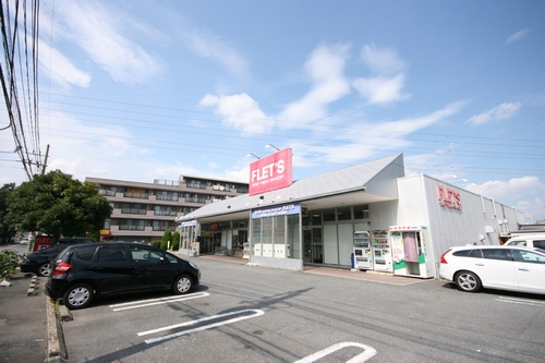 スーパー　１００ＹｅｎＳｈｏｐ『Ｆ．ＬＥＴ’Ｓ』（スーパー）まで240m