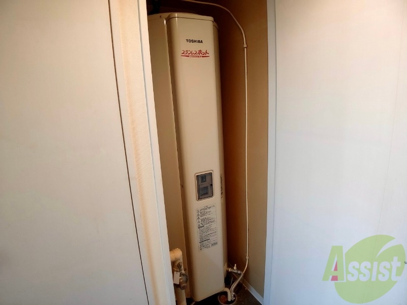 その他設備　オール電化物件ですのでこちらに電気温水器があります。