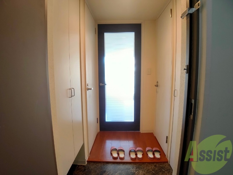 玄関　玄関の様子です。明るい印象ですね。気分もあがりそう。