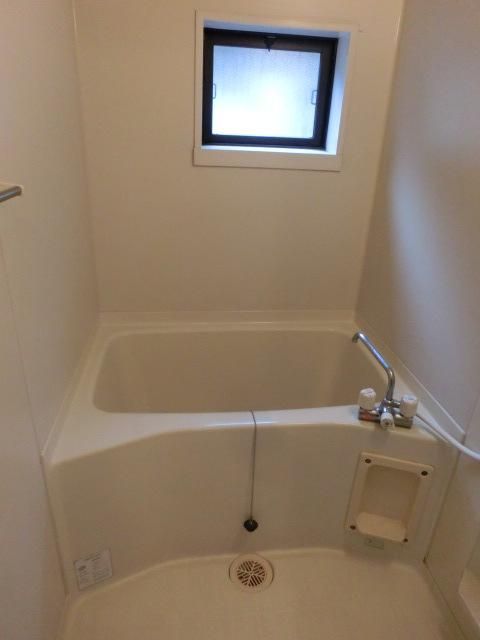 バス・シャワールーム　小窓付きです