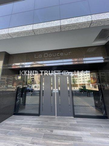 エントランス　建物の内部です