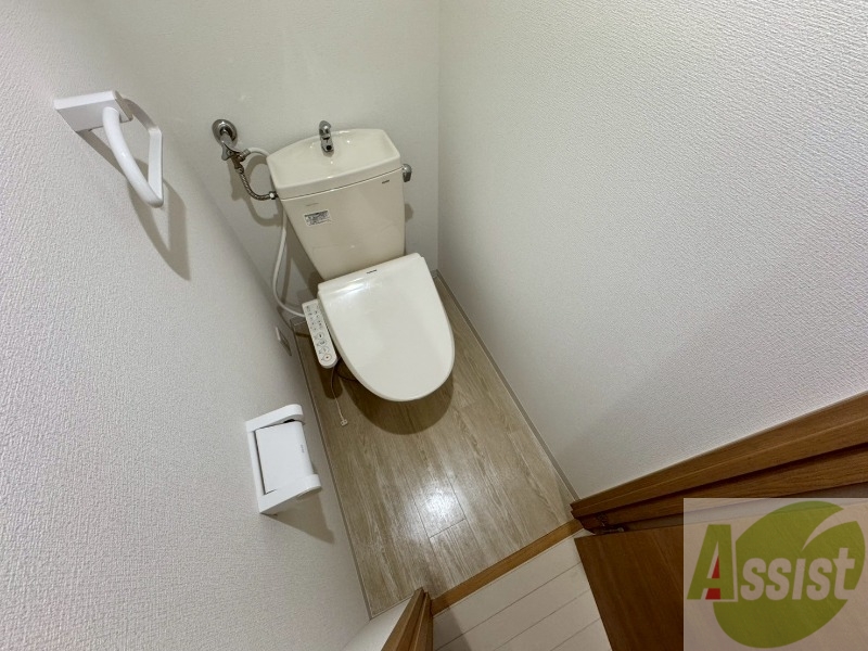 トイレ　こちらはトイレです。清潔感があり、安心して使用できます。