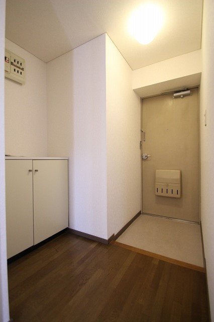 玄関　同物件、別号室のものです。