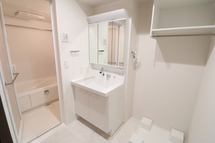 洗面設備　独立洗面台は忙しい朝の見方です。