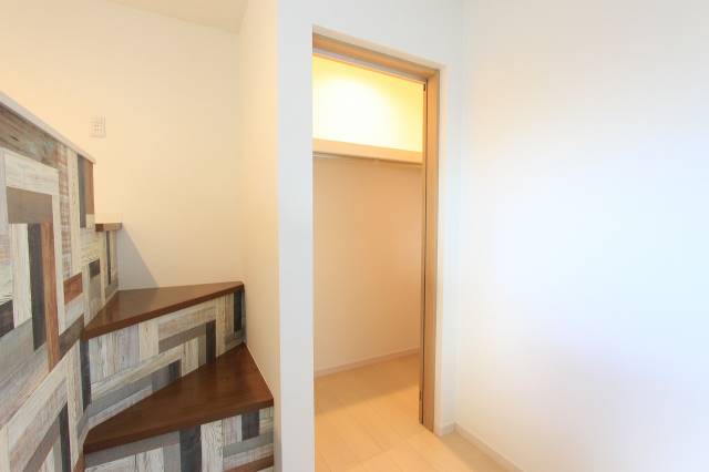 収納　１１２号室にはウォークインクローゼットがあります。