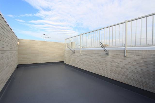 バルコニー　角部屋のみ大型バルコニーあります。