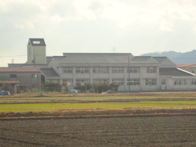 小学校　松阪市立天白小学校（小学校）まで1470m