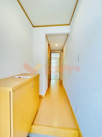 玄関　収納もある玄関です