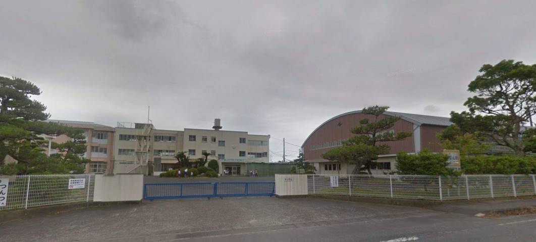 小学校　中小学校（小学校）まで534m