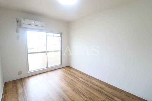 居室・リビング　同物件別部屋です。