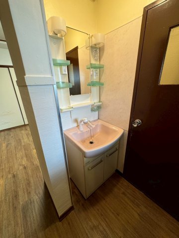 洗面設備　独立洗面台です