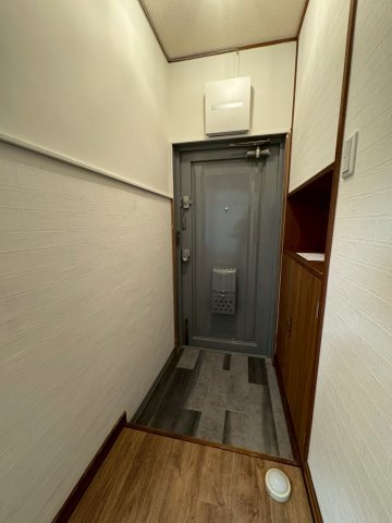 玄関　収納もある玄関です