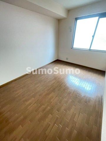 その他部屋・スペース　開放的な寝室です