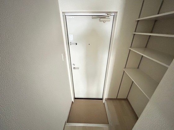 玄関　※別部屋の写真です