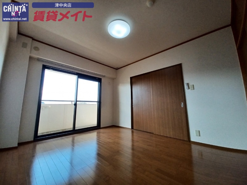 居室・リビング　反転タイプ参考写真