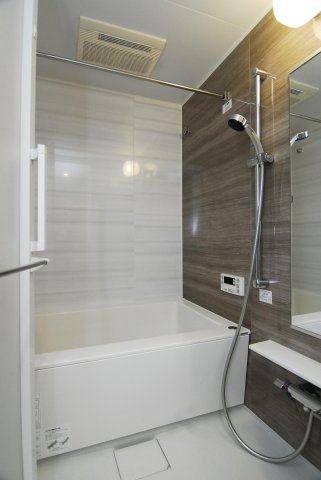 バス・シャワールーム　※別部屋の参考写真です。