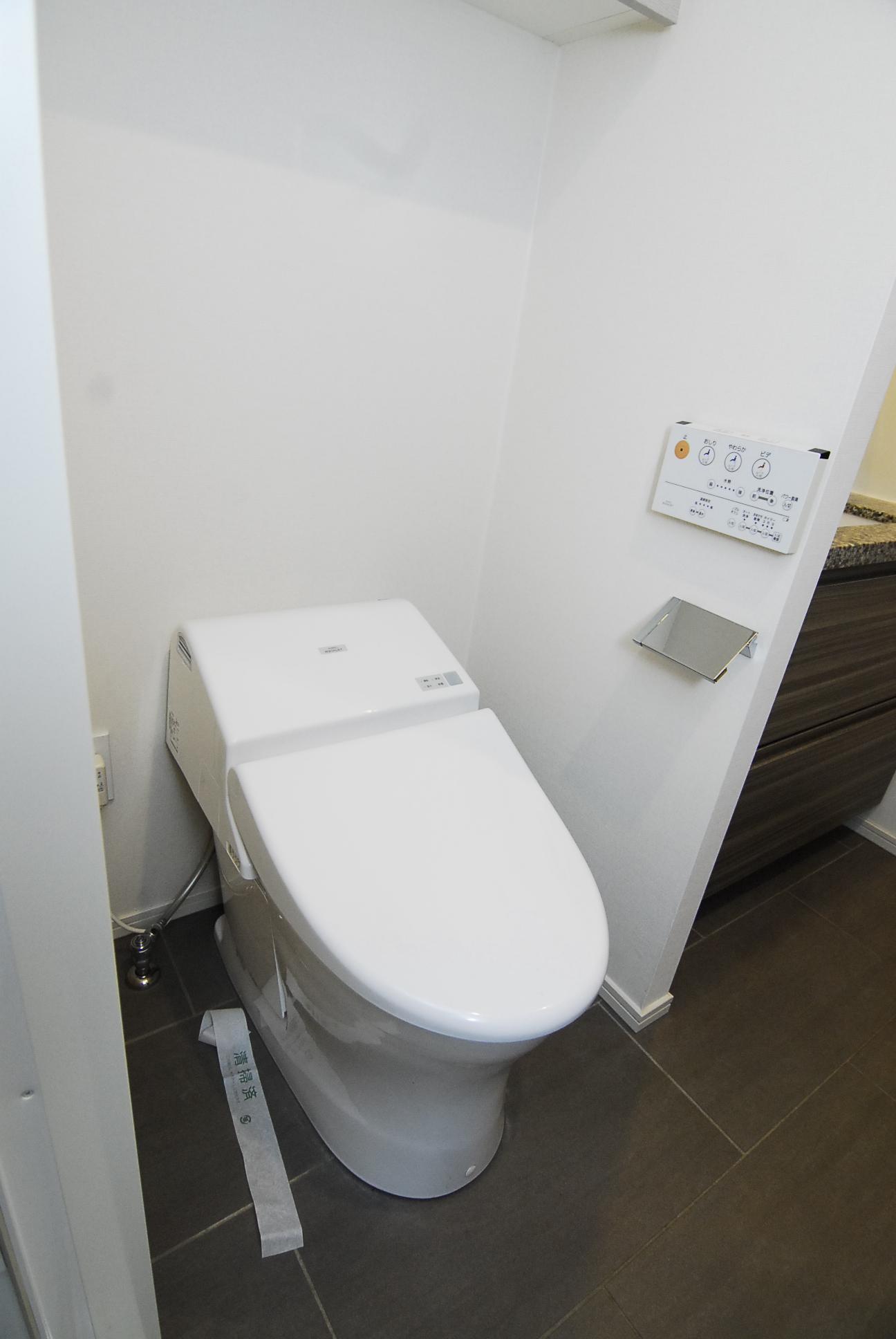 トイレ　※別部屋の参考写真です。