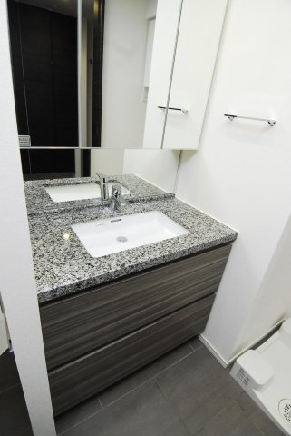 洗面設備　同マンション別部屋参照。