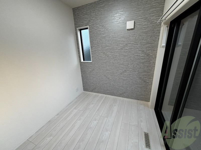 その他部屋・スペース　寝室になりそうな洋室です。シンプルで落ち着きますね。