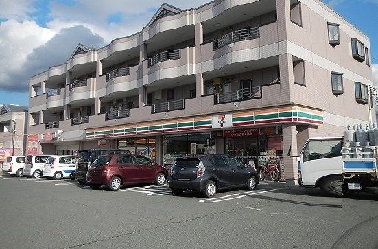 コンビニ　セブンイレブン（コンビニ）まで550m