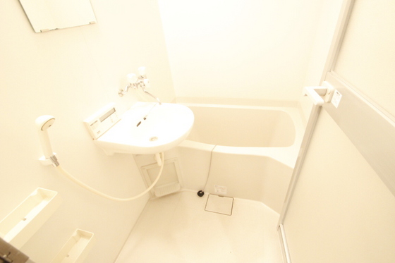 バス・シャワールーム　※別部屋の写真です