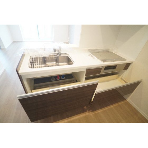 キッチン　※同仕様、別の部屋の写真です