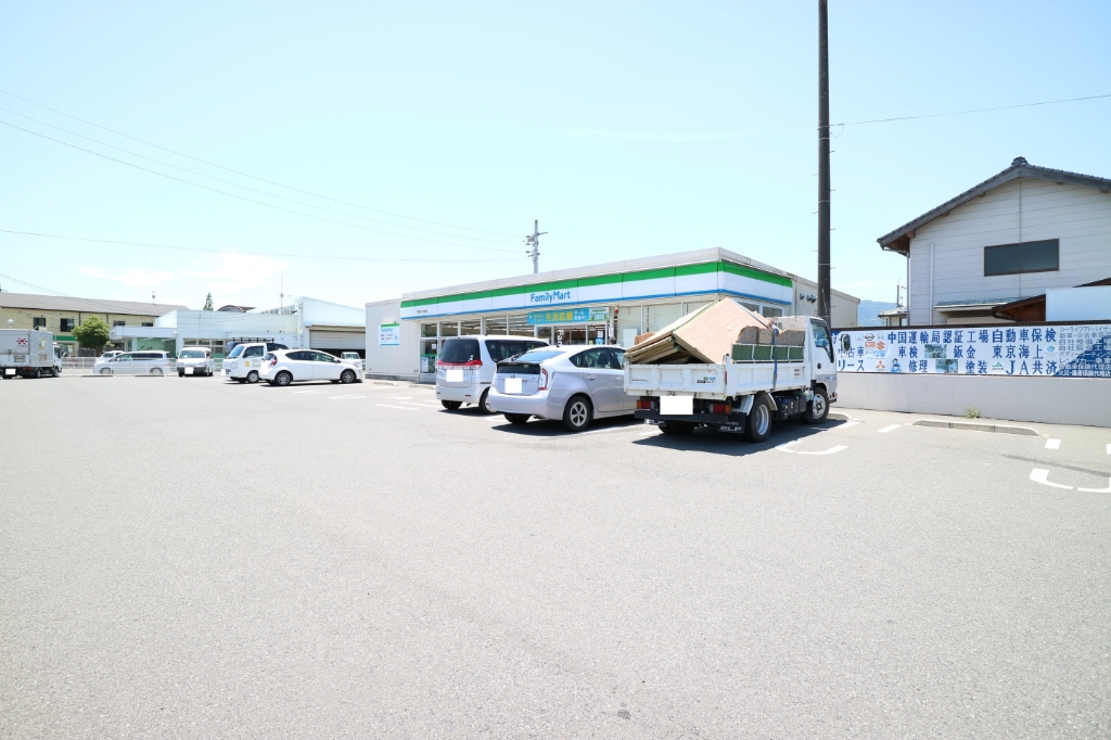 コンビニ　ファミリーマート 下関菊川下岡枝店（コンビニ）まで499m