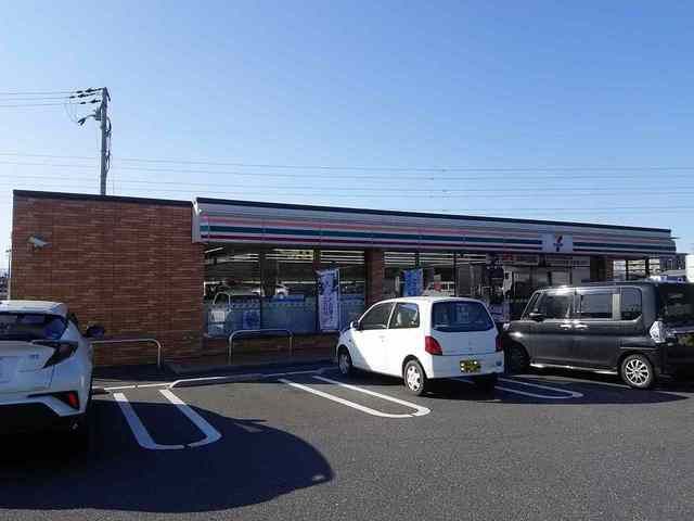 コンビニ　セブンイレブン野洲妙光寺店（コンビニ）まで585m