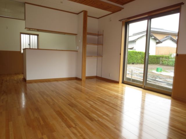 居室・リビング　人気のカウンターキッチンです。