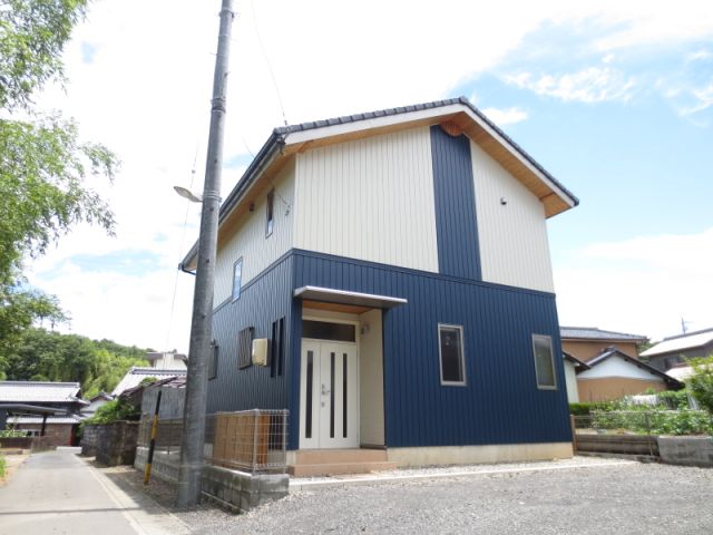 建物外観　日当たり良好、お洒落なお家です。