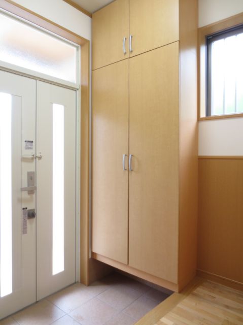 玄関　大きいシューズボックスが便利！