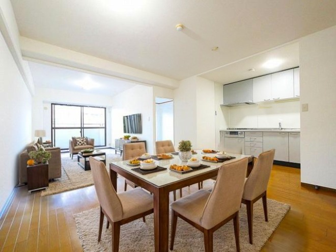 居室・リビング　CGで家具等を配置したもので家具等は含まれません