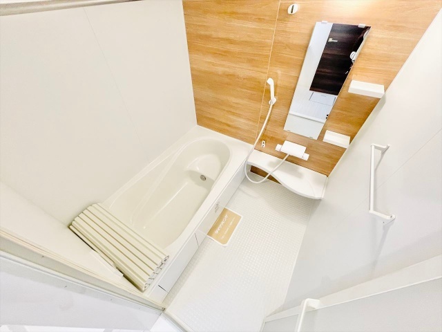 バス・シャワールーム　同一建物内２０２内装写真転載